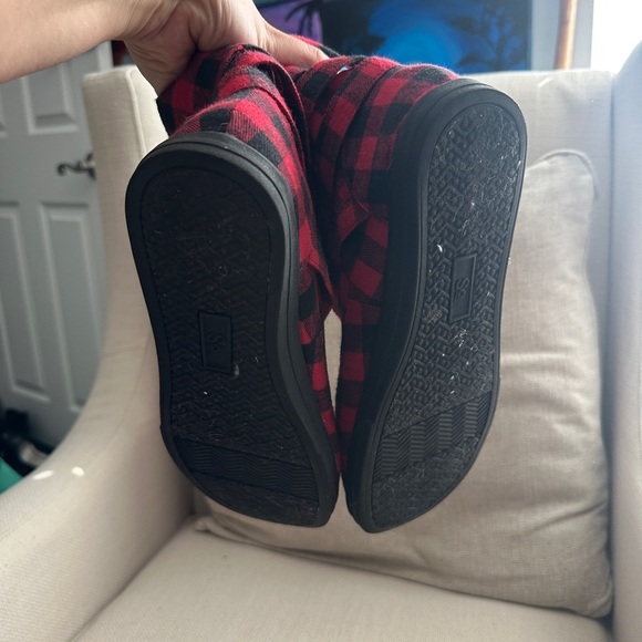 SO Women’s Size 8 Red and Black Plaid Boots - Picture 4 of 5